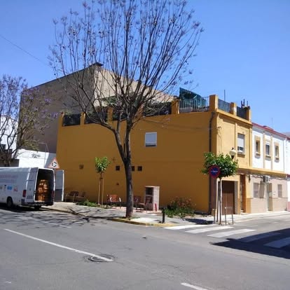 Enric Benedé trabajando en fachada